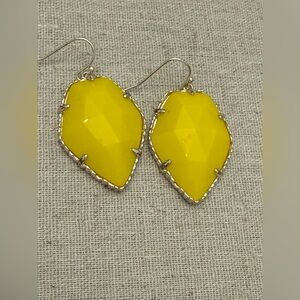 💛KENDRA SCOTT HTF YELLOW CORLEYS💛